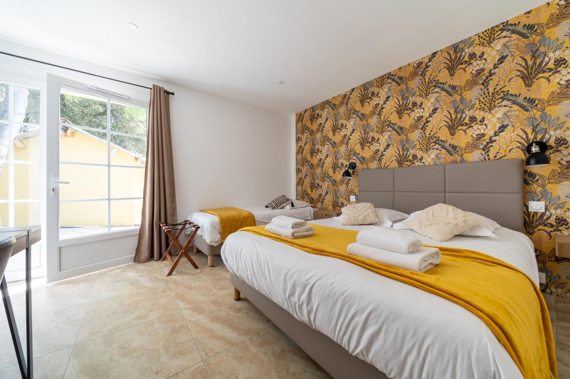 Logis Hotel Le Chene Vert Bollène المظهر الخارجي الصورة