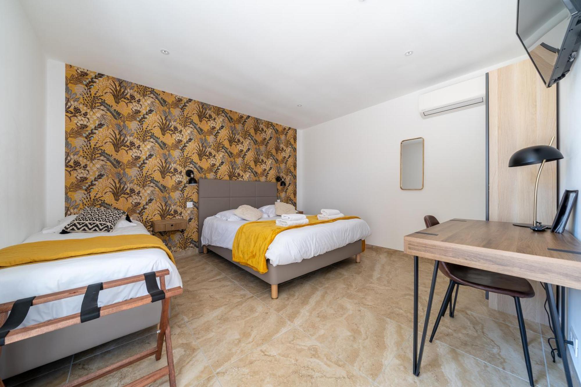 Logis Hotel Le Chene Vert Bollène المظهر الخارجي الصورة