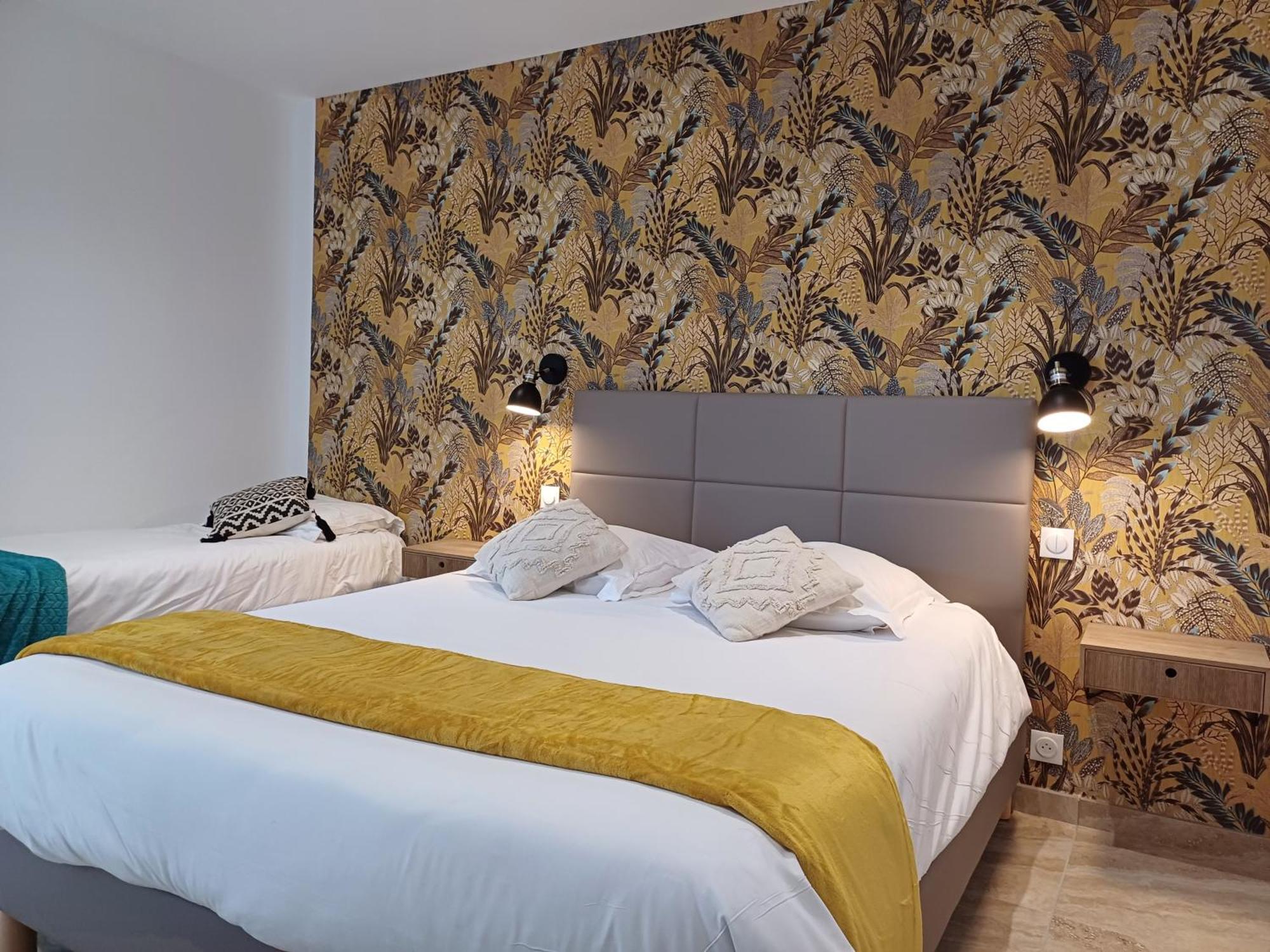 Logis Hotel Le Chene Vert Bollène المظهر الخارجي الصورة