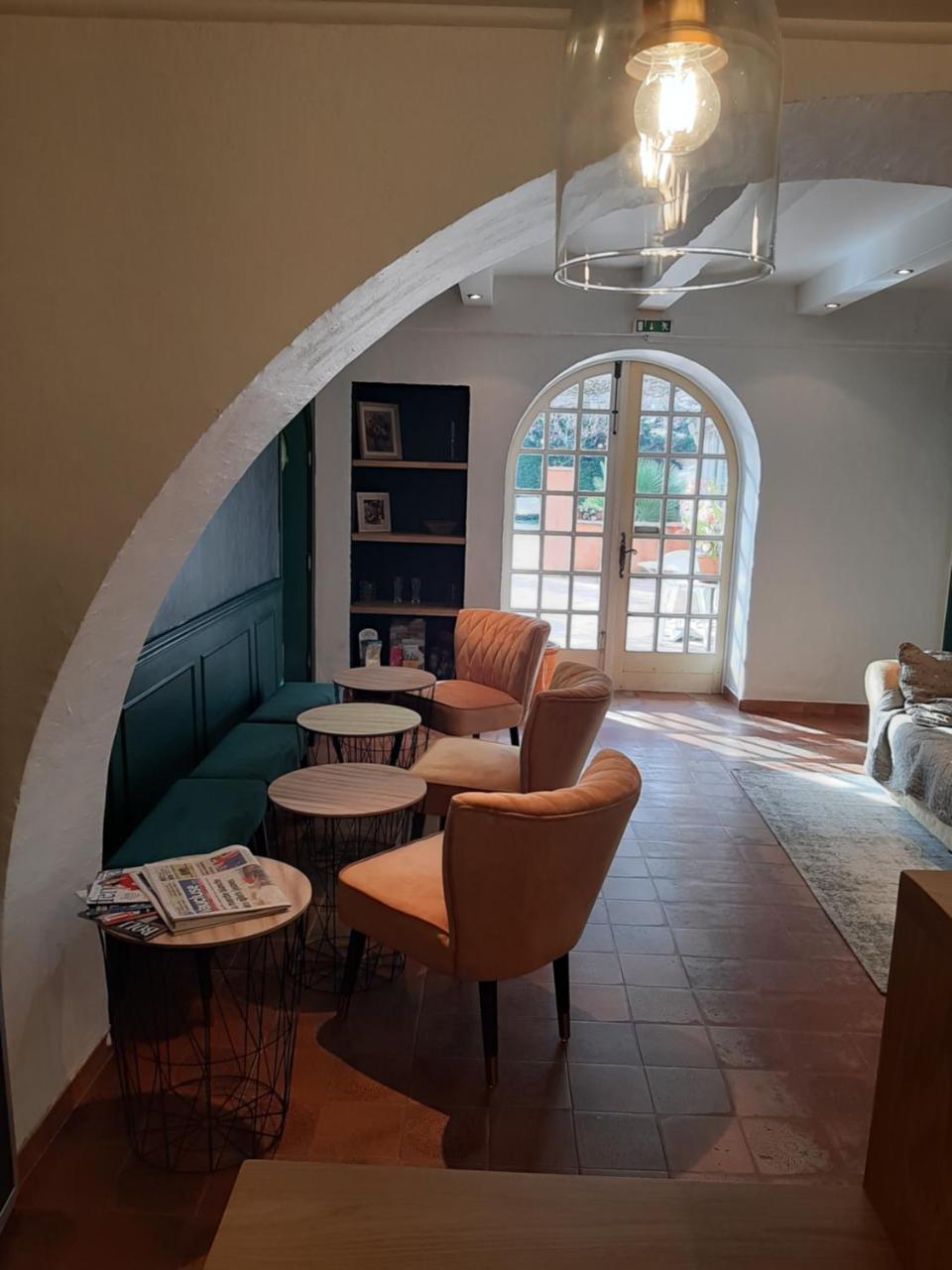 Logis Hotel Le Chene Vert Bollène المظهر الخارجي الصورة